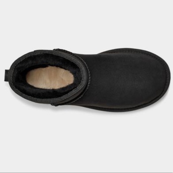 New UGG Women’s Black Classic Mini II Boot, Size US 7 - Picture 6 of 13